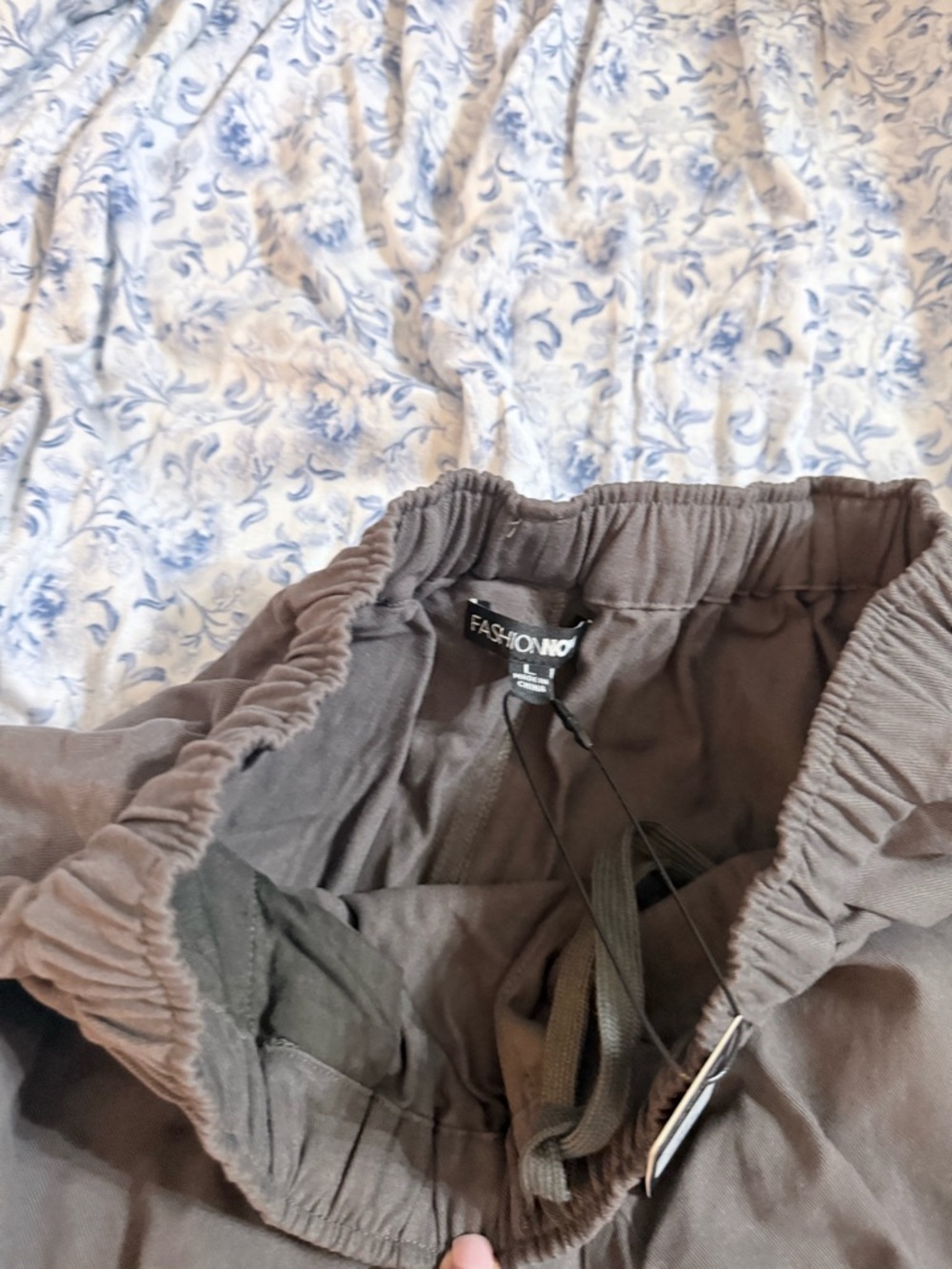 NWT Fashion Nova Women's Cargo Shorts in Army Grey - Picture 2 of 8